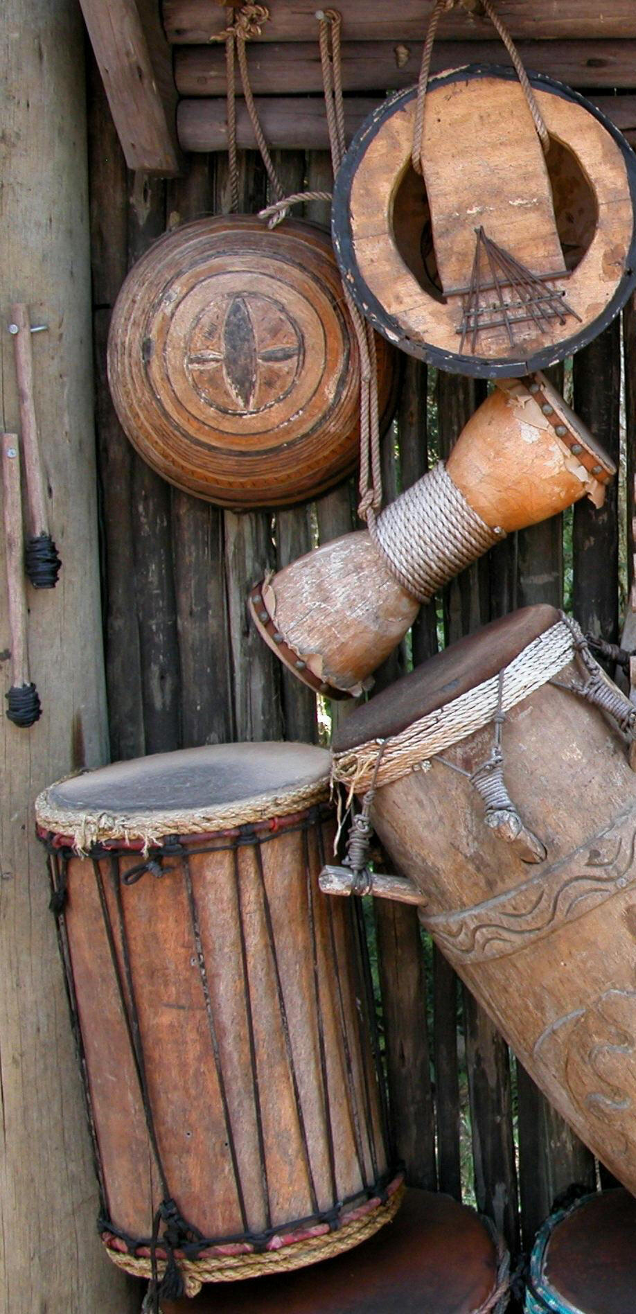 Photo by Pixabay: https://www.pexels.com/photo/brown-wooden-percussion-instruments-158664/
