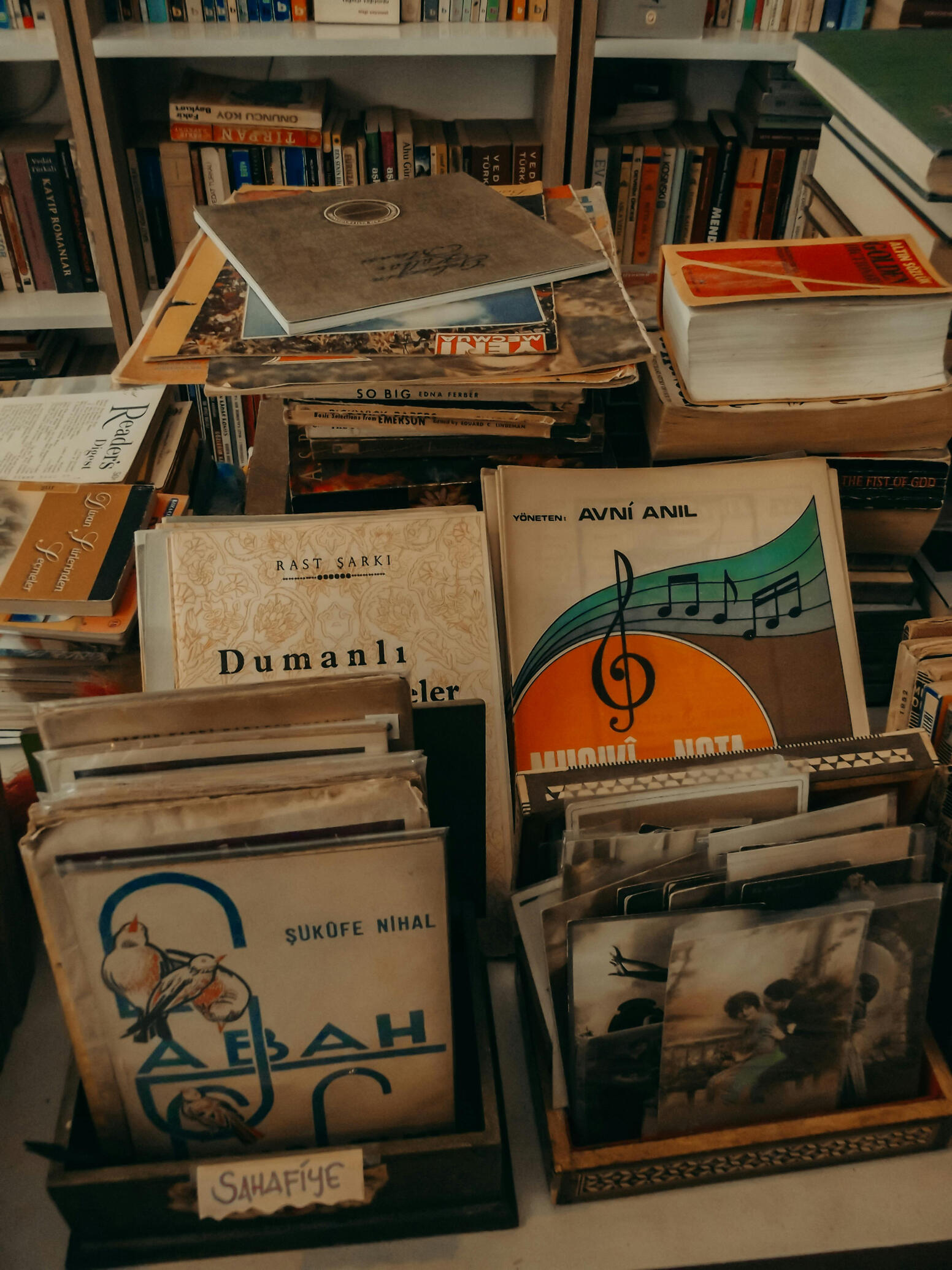 Photo by Esra Nur Kalay : https://www.pexels.com/photo/collection-of-old-books-12222944/
